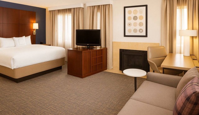 Suite w/Free Breakfast, Pets Are Welcome, Short Drive To Johnny Cash Museum!