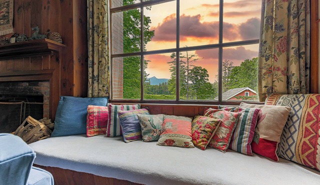 Summer Getaway with Private Lake Access