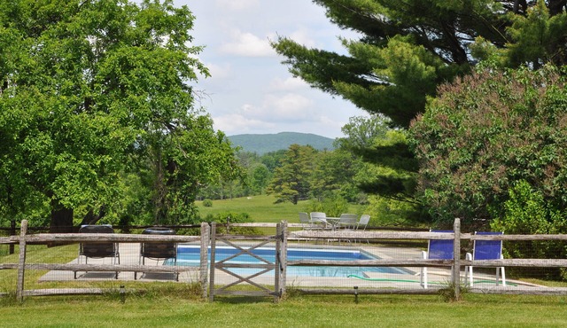Summer House with Pool and Views