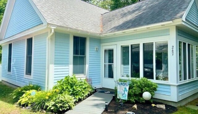 Summer Village fully furnished 2 BR cottage, heated pools, wifi