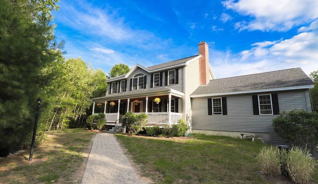 Sunapee Four Season Getaway with a Mountain View - Foliage, Hiking, Skiing, Lake