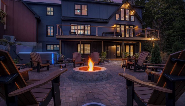 Sunday River, sleeps 14, gym, chefs' kitchen, hot tub, game room, firepit, AC
