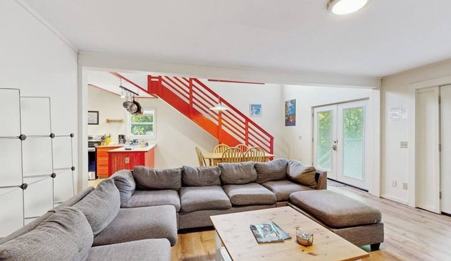 Sunlit cottage next to Acadia - sparkling full kitchen - 1 mile to downtown