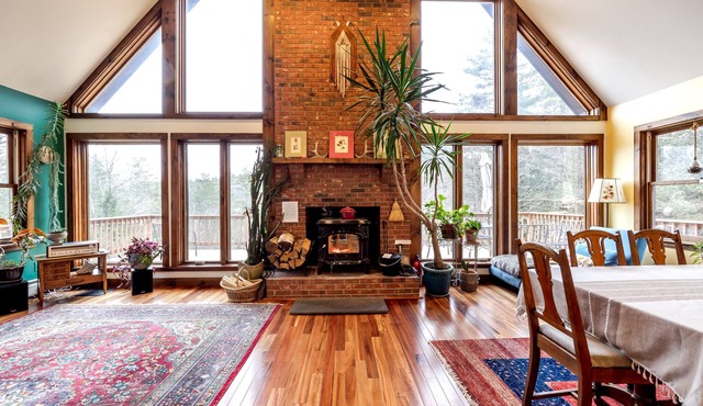 Sunny Chalet Nestled in the Woods of Ashfield