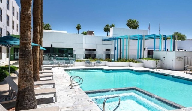 Sunny Chandler Escape: Poolside Comfort, Dining & Adventure Nearby l 2 Rooms in Chandler