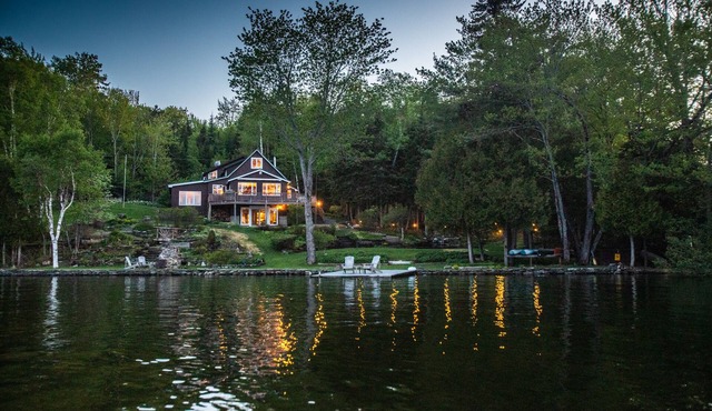Sunrise Cove Lodge- Lakefront with Dock and Canoes/Kayaks!