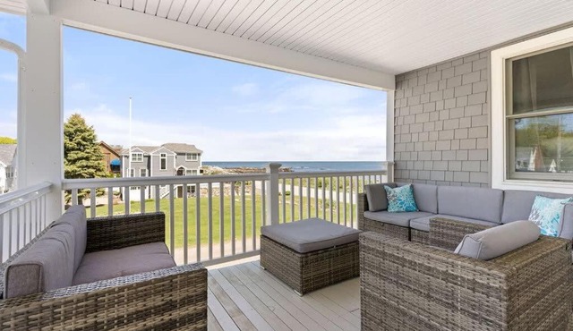 Sunrise Sanctuary Walk to Wallis Ocean Views