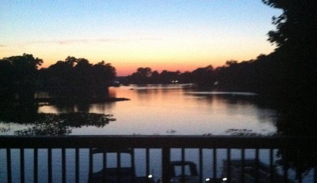 Sunset View, 2 Story Lake Home, 4br, 2bth, Sleeps 12 Comfortably