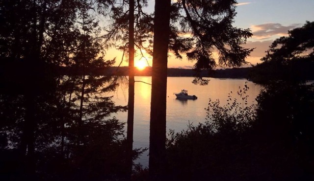 Sunsets over Quahog Bay - rustic setting, peace and quiet