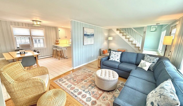 Sunshine House steps from Beach!