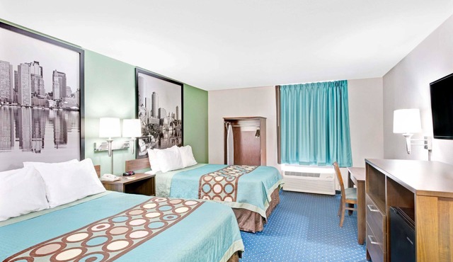 Super 8 by Wyndham Brockton