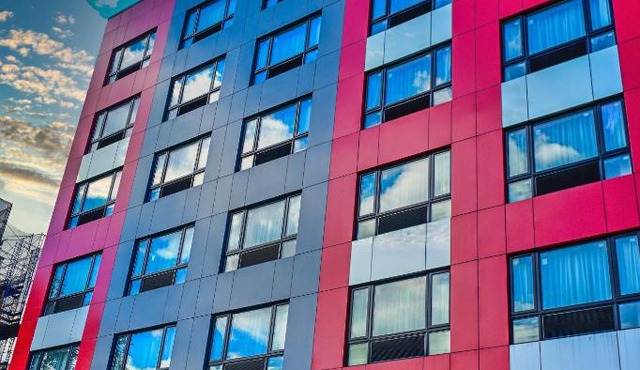 Super 8 by Wyndham Bronx Near Botanical Garden