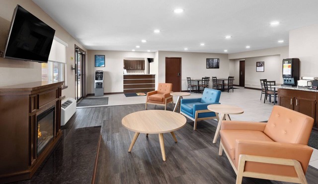 Super 8 by Wyndham Fairmont