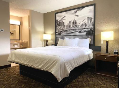 Super 8 by Wyndham Greensburg