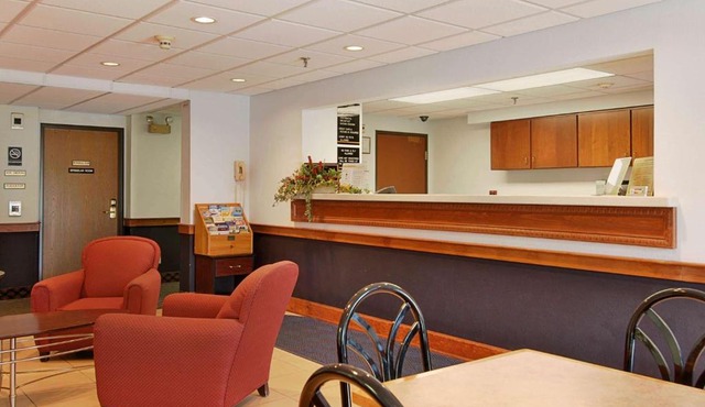 Super 8 by Wyndham Manchester Airport