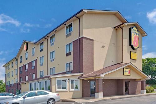 Super 8 by Wyndham Nashville/Dntn/Opryland Area
