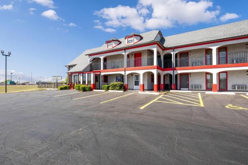 Super 8 by Wyndham Norman West OK