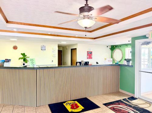 Super 8 by Wyndham Sweet Springs