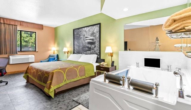 Super 8 by Wyndham Uniontown PA