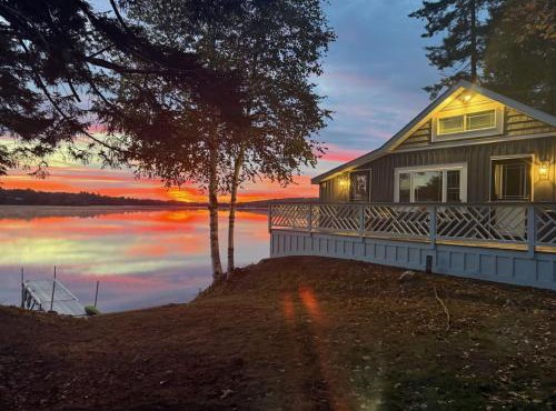Sweetwater Lane on Pleasant Lake