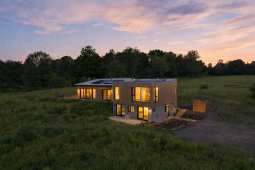 Taghkanic House - Modern Oasis Designer Privacy