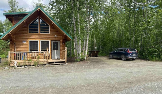 Talkeetna Log Cabin with Hot Tub Unit 1