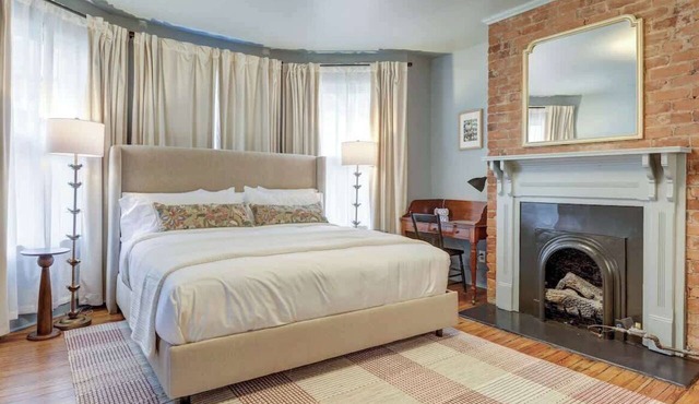 The 200 South St Boutique Hotel w/Pool