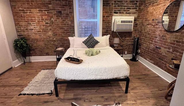 The Alcove by Jungle House Downtown & Short North - Walk to High Street - Near Convention Center, OSU & Nationwide Arena Private Parking 5,800 Reviews