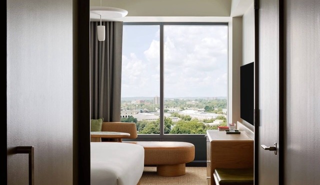 The Atlas Hotel | King Room Minutes to Boston University | Near Harvard