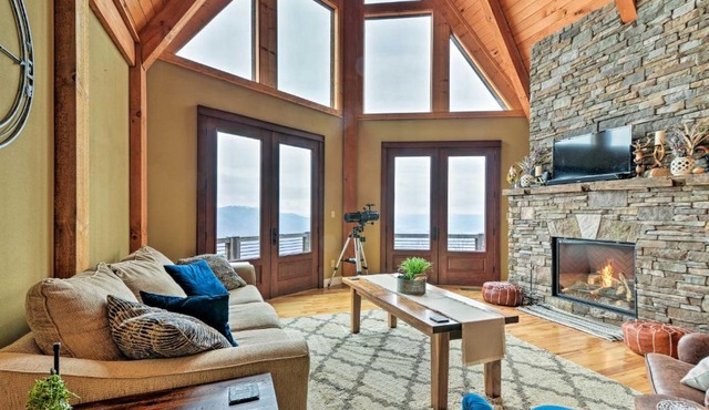 The Barn House: Caldwell Mtn Retreat w/Hot Tub!