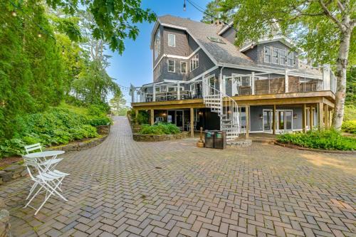 ‘The Beachhouse’ Retreat w/Prescot Bay Views!