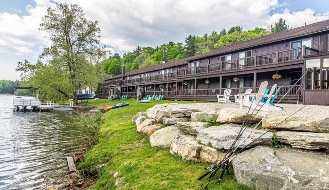 The Black Swan Lee - Lenox, an Ascend Collection Hotel