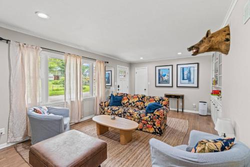 The Carrollton Retreat, Pets Welcome