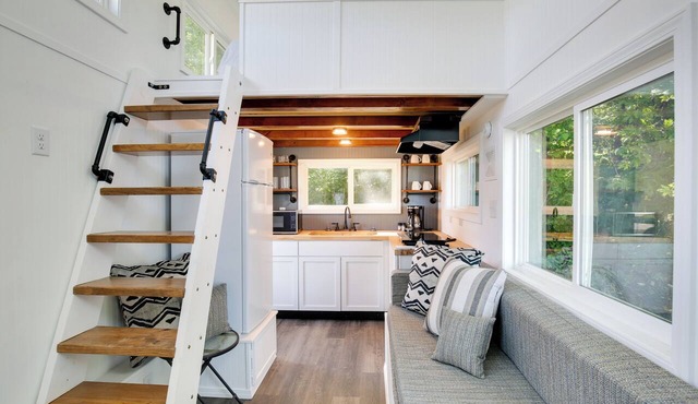 'The Chardonnay Chalet' Defiance Studio Trail!