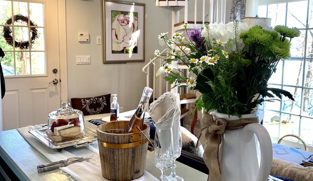 The Cottage by the Lake: Hudson Valley Indulgence/1 hr. from NYC/welcome pets!.
