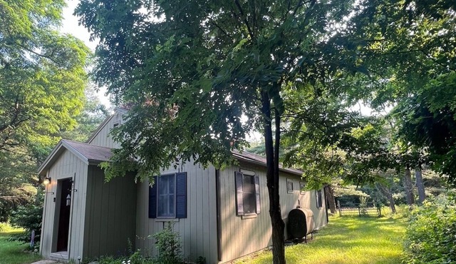 The Cowbell Cottage! Cozy, dog friendly & nestled in the Lakes Region of NH.