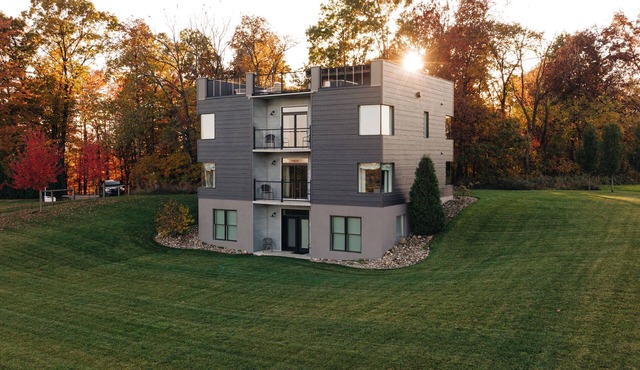 The Dwelling | Rooftop Terrace w/VIEWS + Fire Pit!