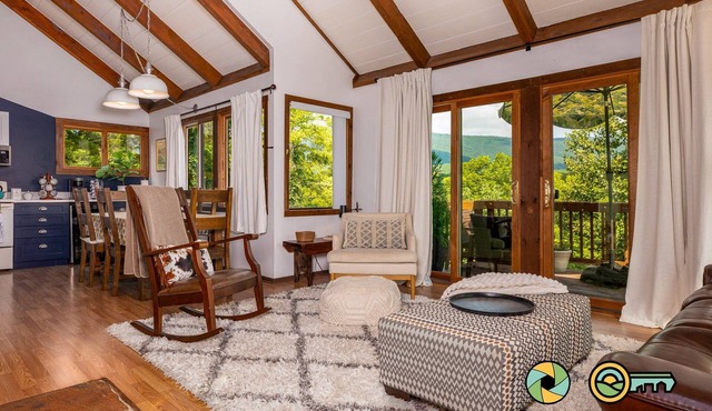 The Eagle's Nest - Mtn Views, Walk to Lake & Dining