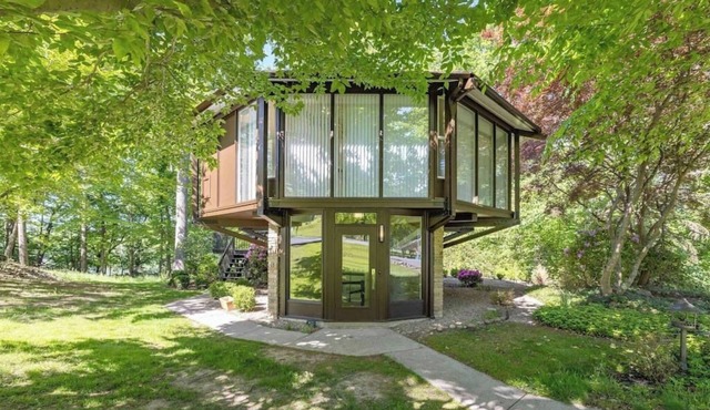 The Escape Pod @Cheat Lake, private Hot Tub, WVU