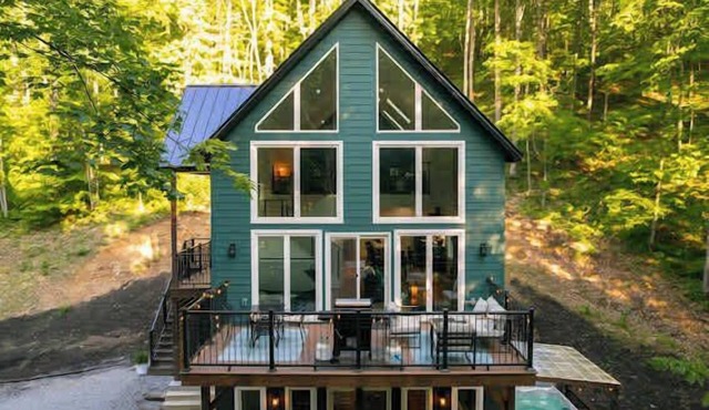 The Greenhouse with Indoor Slide close to Hocking Hills