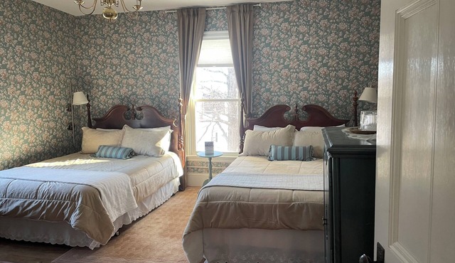 The Hudson Room - Two Queen Beds - The Guilford Bed & Breakfast