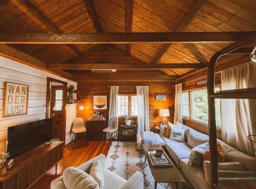 The Little Lake Cabin