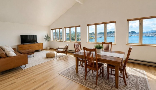 The Lookout - Waterfront, Walkable, Magical Sitka Apartment