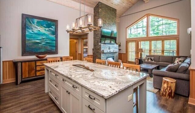 The Luxurious Penthouse Ski-in/Ski-out Kearsarge Brook Condo at Cranmore Mtn!