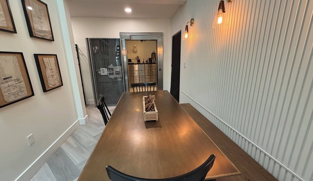 The Main Street Vault Boutique Hotel with 2 bedrooms in the heart of Lexington