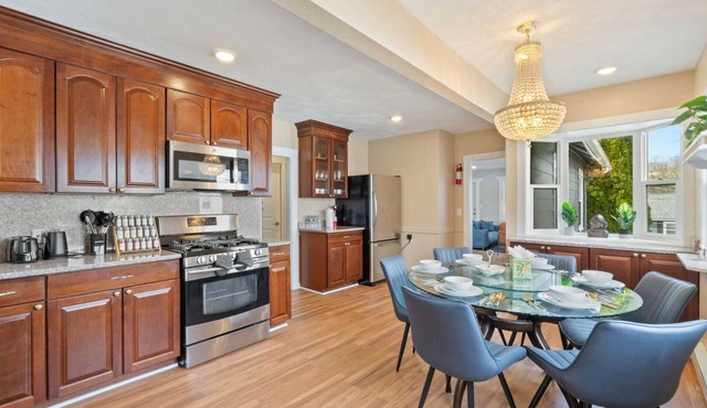 The Niche: A cozy perfection! Newly Renovated Family Friendly! Near Boston