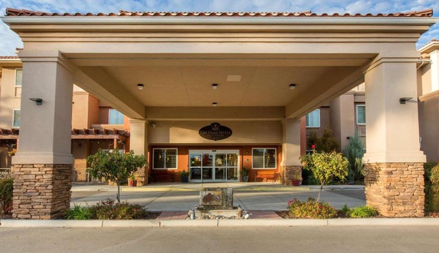 The Oaks Hotel & Suites
