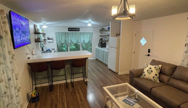 The Ouachita Nook-home near lake and crystal digging, in the heart of Mount Ida!