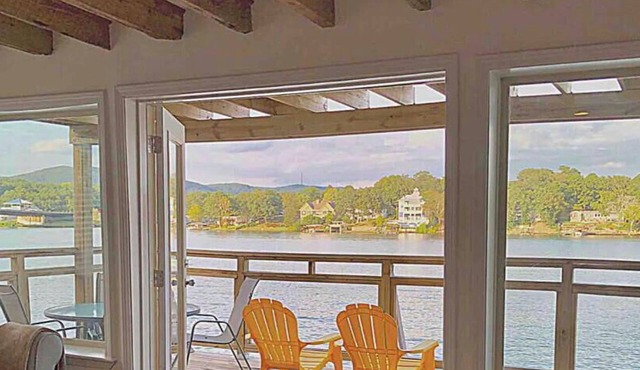 The Overlook at Lake Hamilton - Contemporary Design, Private Deck & Boat Slip!