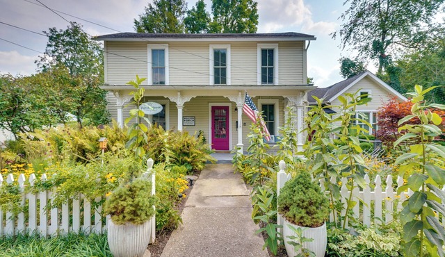 'The Porch House' Located in Historic Village